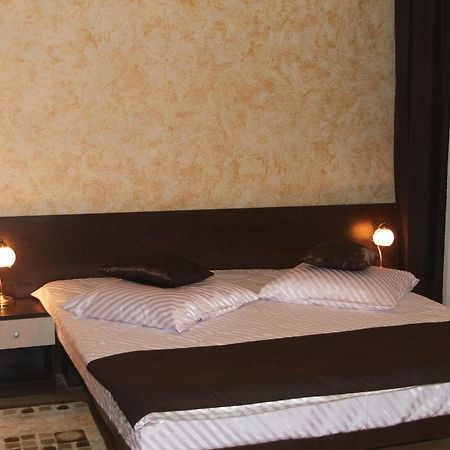 Pension Cleopatra Târgu-Mureş Exteriör bild
