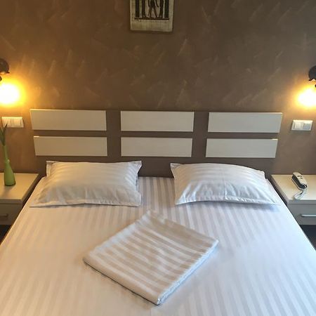 Pension Cleopatra Târgu-Mureş Exteriör bild