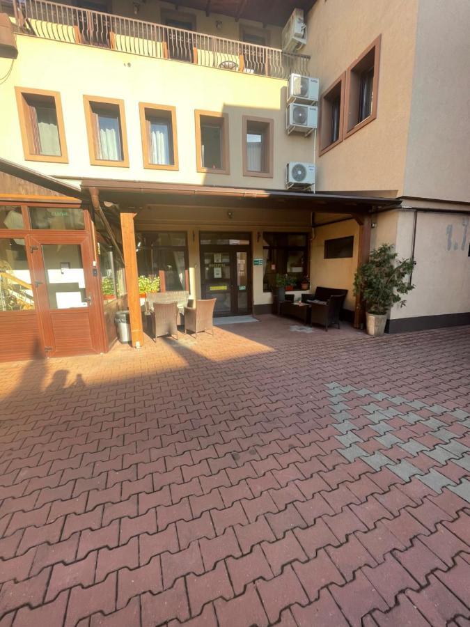 Pension Cleopatra Târgu-Mureş Exteriör bild