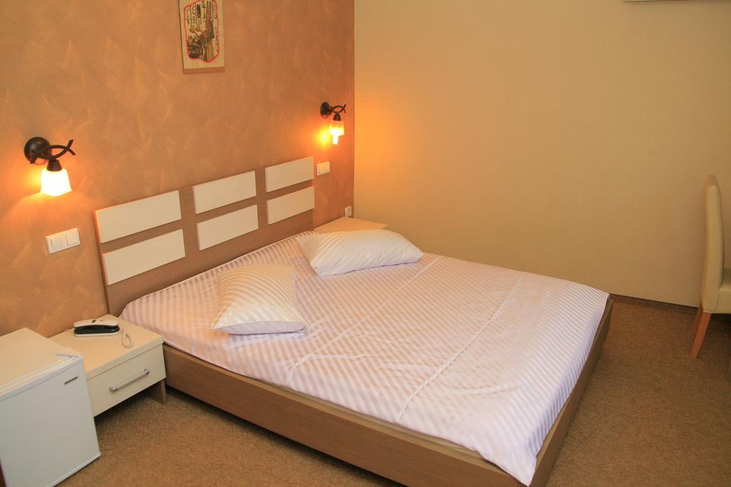 Pension Cleopatra Târgu-Mureş Exteriör bild