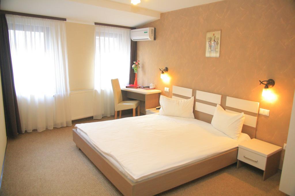 Pension Cleopatra Târgu-Mureş Exteriör bild