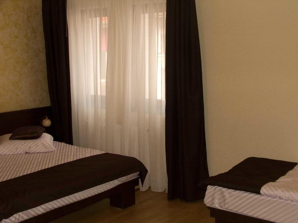 Pension Cleopatra Târgu-Mureş Exteriör bild