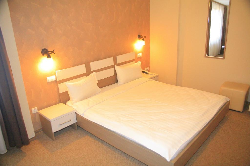 Pension Cleopatra Târgu-Mureş Exteriör bild