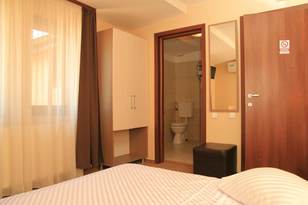 Pension Cleopatra Târgu-Mureş Exteriör bild