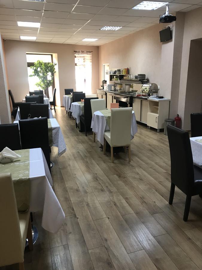 Pension Cleopatra Târgu-Mureş Exteriör bild