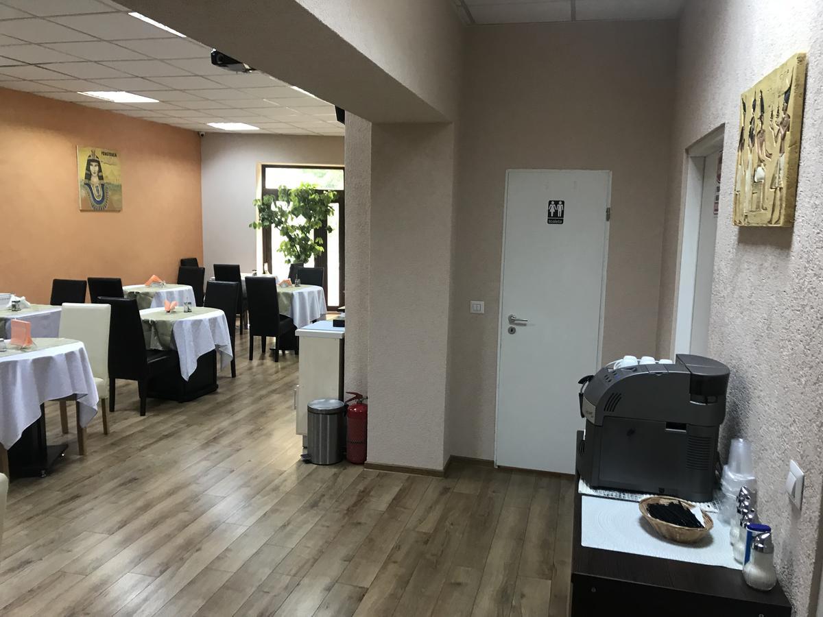 Pension Cleopatra Târgu-Mureş Exteriör bild